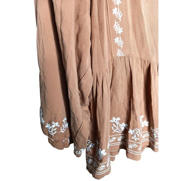 New Easel Los Angeles Boho Embroidered Peasant Top Camel White Floral Small - Picture 7 of 15
